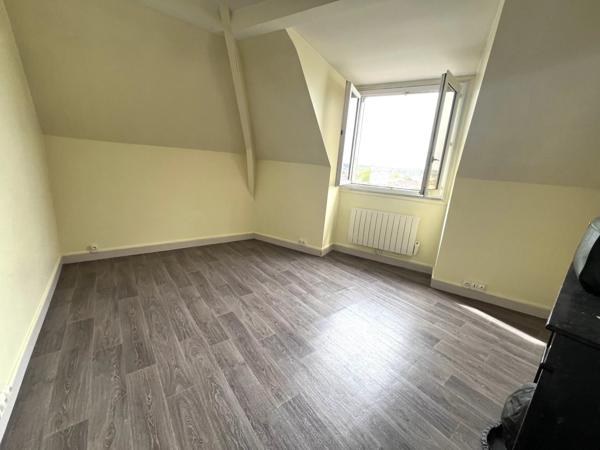 Nanterre – Appartement atypique des années 30, proche RER, université et commerces