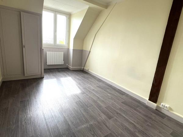 Nanterre – Appartement atypique des années 30, proche RER, université et commerces