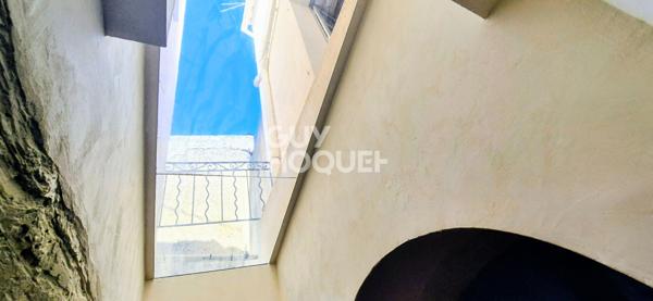 Demeure en pierres de 200 m2 env avec vue panoramique sur le pays d'Aix, extérieur et double garage