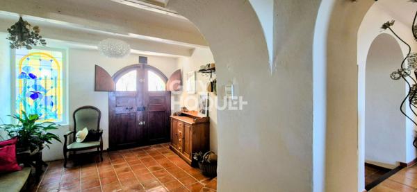 Demeure en pierres de 200 m2 env avec vue panoramique sur le pays d'Aix, extérieur et double garage