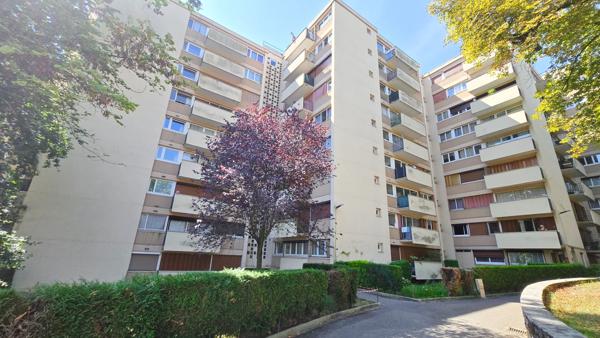 APPARTEMENT 2 PIÈCES 44 M² À SAVIGNY-SUR-ORGE, AVEC BALCON ET PARKING