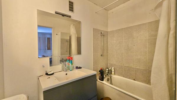 APPARTEMENT 2 PIÈCES 44 M² À SAVIGNY-SUR-ORGE, AVEC BALCON ET PARKING