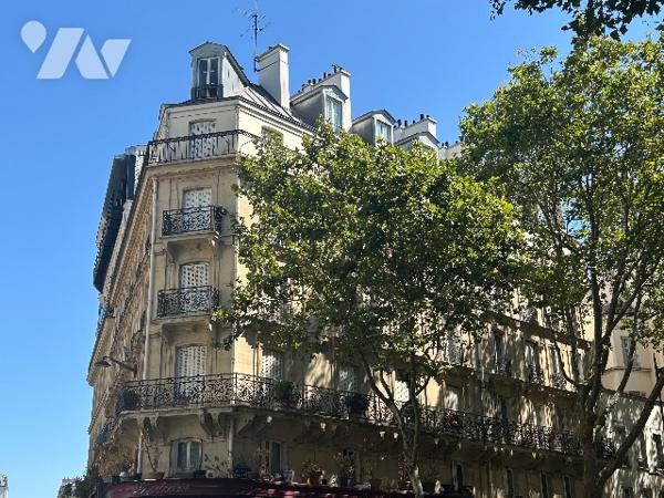 Au 5e étage, un appartement lumineux de 3 pièces, 73,65 m², avec balcon filant. Loué