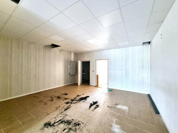 SAINT BENOIT - ROCADE - LOCAL PROFESSIONNEL de 187m² - BUREAUX OU ACTIVITES ARTISANALES A VENDRE OU A LOUER