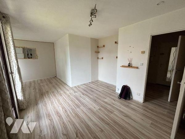 A VENDRE, Gironde, proche Bordeaux, TALENCE, rue Lafitte, dans un petit immeuble des années 60 ...