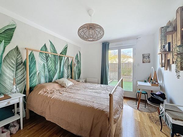 Appartement à Villieu, à deux pas des commerces et des écoles 67m², 2 chambres, terrasse de 57m², garage et place de parking