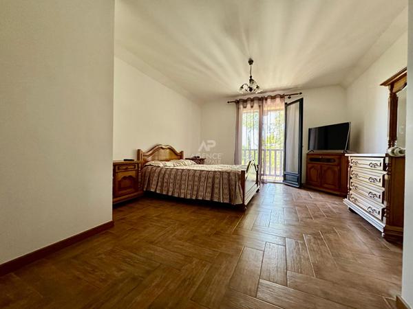Maison Conflans Sainte Honorine 8 pièce(s) 210 m2 594 000 € **  - Référence  8277