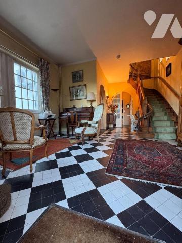 PROCHE CENTRE, GRANDE VILLA ANNEES 50 AVEC JARDIN