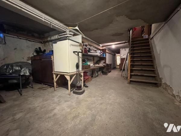 PROCHE CENTRE, GRANDE VILLA ANNEES 50 AVEC JARDIN