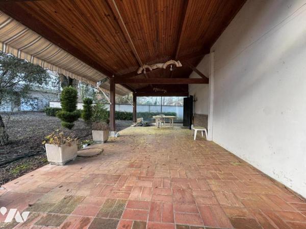 PROCHE CENTRE, GRANDE VILLA ANNEES 50 AVEC JARDIN