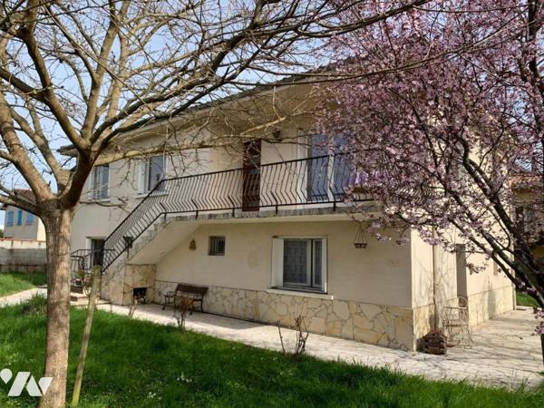 PROCHE CENTRE VILLE, HABITATION ET SES DEUX STUDIOS