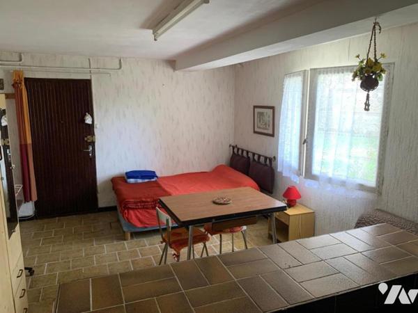 PROCHE CENTRE VILLE, HABITATION ET SES DEUX STUDIOS