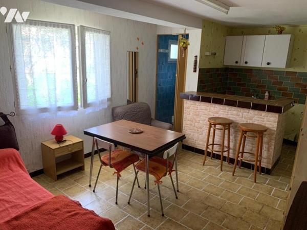 PROCHE CENTRE VILLE, HABITATION ET SES DEUX STUDIOS