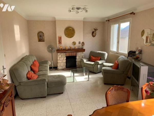 PROCHE CENTRE VILLE, HABITATION ET SES DEUX STUDIOS