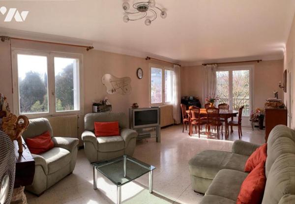 PROCHE CENTRE VILLE, HABITATION ET SES DEUX STUDIOS