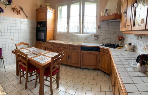 PROCHE CENTRE VILLE, HABITATION ET SES DEUX STUDIOS