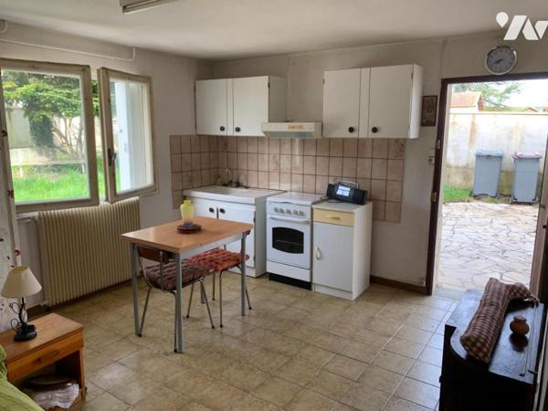 PROCHE CENTRE VILLE, HABITATION ET SES DEUX STUDIOS