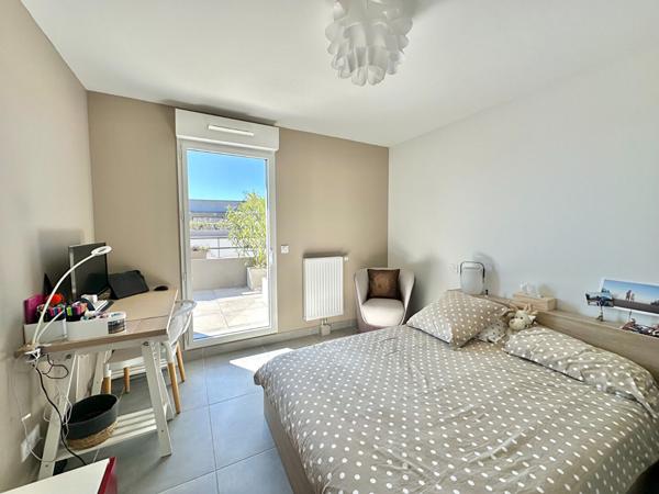 BAILLARGUES . Appartement d exception en dernier etage  d une residence securisee avec ascenseur.