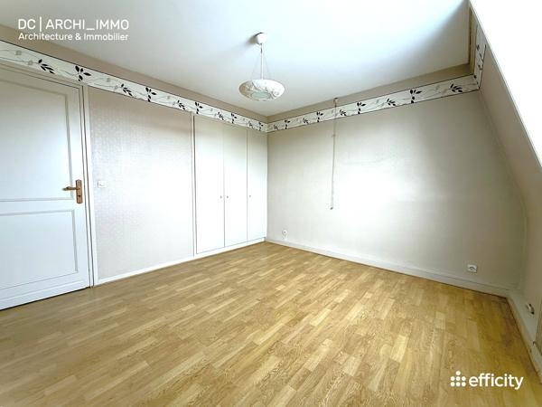 Maison
         6 pièces
        - 345 m² 350 000 € *