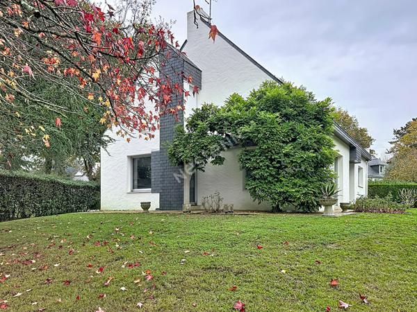 Sautron : En vente ! Maison de 168m², 5 chambres, vie de plain pied, belle parcelle au calme d'une impasse.