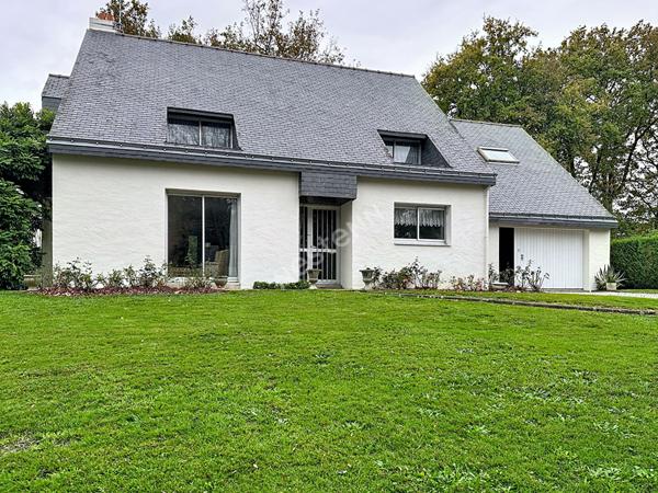 Sautron : En vente ! Maison de 168m², 5 chambres, vie de plain pied, belle parcelle au calme d'une impasse.