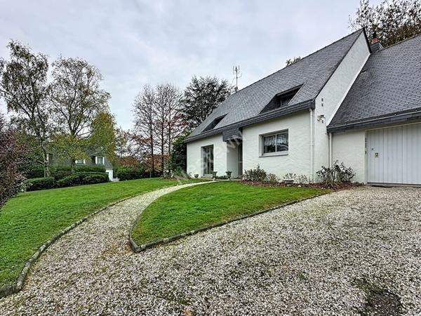 Sautron : En vente ! Maison de 168m², 5 chambres, vie de plain pied, belle parcelle au calme d'une impasse.