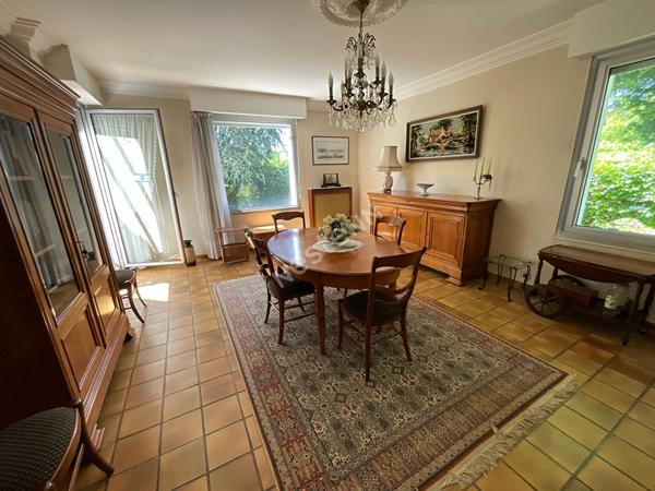 Sautron : En vente ! Maison de 168m², 5 chambres, vie de plain pied, belle parcelle au calme d'une impasse.