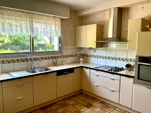 Sautron : En vente ! Maison de 168m², 5 chambres, vie de plain pied, belle parcelle au calme d'une impasse.