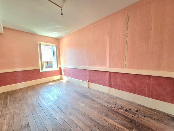 A vendre Grande maison à fort potentiel à Doyet Doyet