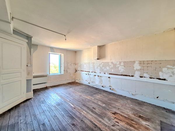A vendre Grande maison à fort potentiel à Doyet Doyet