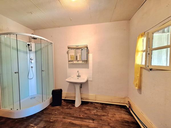 A vendre Grande maison à fort potentiel à Doyet Doyet