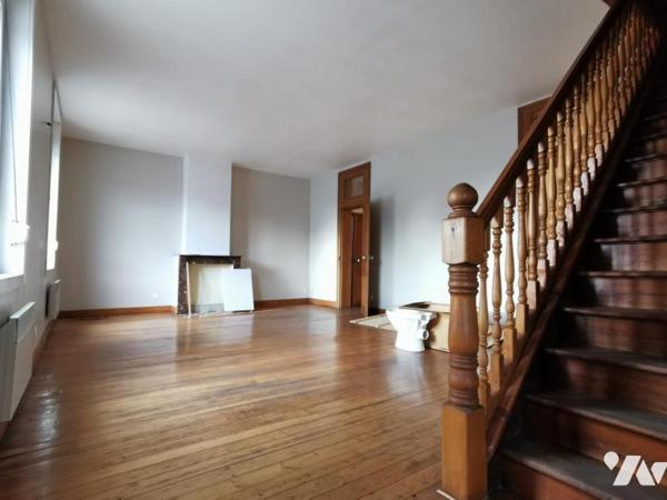 Immeuble avec garage automobile + appartement CAMBRAI