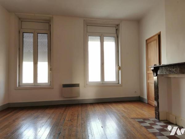 Immeuble avec garage automobile + appartement CAMBRAI