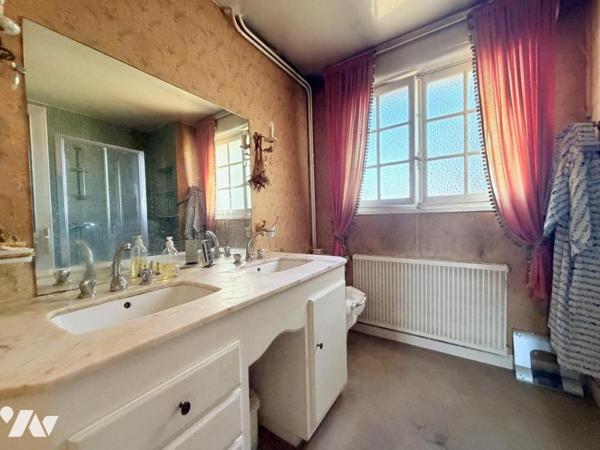 MAISON FAMILIALE A RENOVER