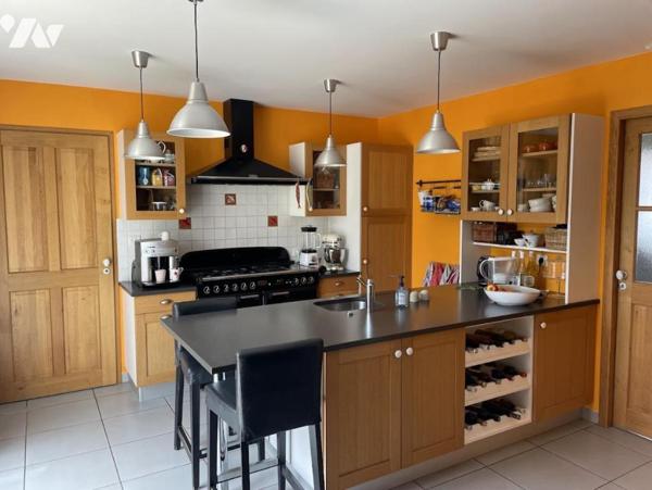 MAISON PORNIC avec Gîte - piscine couverte - studio + double garage