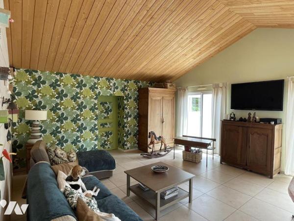 MAISON PORNIC avec Gîte - piscine couverte - studio + double garage