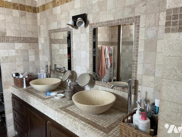 MAISON PORNIC avec Gîte - piscine couverte - studio + double garage