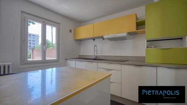 Maison familiale rénovée avec piscine et véranda – Rillieux-la-Pape