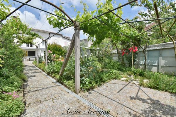 SAINTE LIVRADE SUR LOT (47) Maison de village pleine de charme au cœur de Sainte-Livrade-sur-Lot 4 pièces