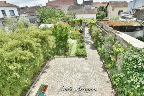 SAINTE LIVRADE SUR LOT (47) Maison de village pleine de charme au cœur de Sainte-Livrade-sur-Lot 4 pièces