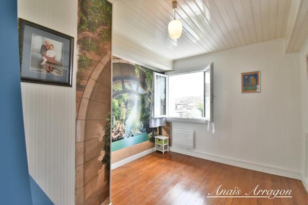 SAINTE LIVRADE SUR LOT (47) Maison de village pleine de charme au cœur de Sainte-Livrade-sur-Lot 4 pièces