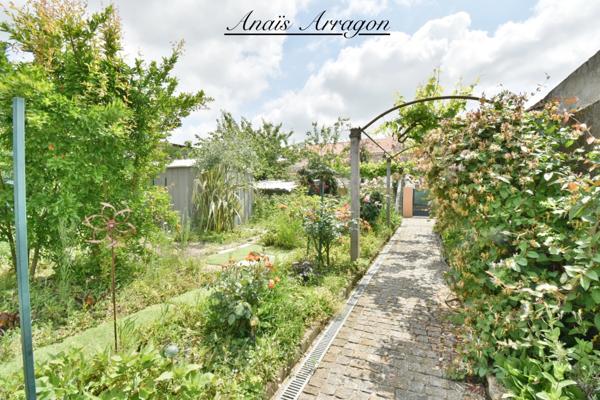 SAINTE LIVRADE SUR LOT (47) Maison de village pleine de charme au cœur de Sainte-Livrade-sur-Lot 4 pièces