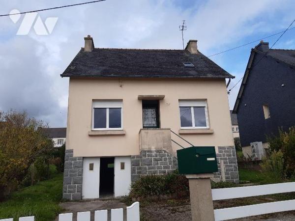 Maison 5 pièces - GUERLÉDAN / Mur-de-Bretagne (22530)

À vendre, maison familiale T5 située à...