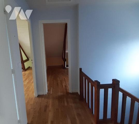 Maison 5 pièces - GUERLÉDAN / Mur-de-Bretagne (22530)

À vendre, maison familiale T5 située à...