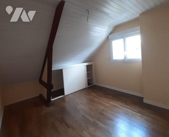 Maison 5 pièces - GUERLÉDAN / Mur-de-Bretagne (22530)

À vendre, maison familiale T5 située à...