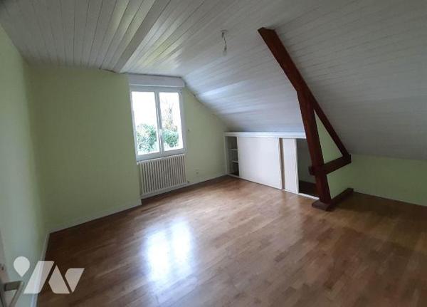 Maison 5 pièces - GUERLÉDAN / Mur-de-Bretagne (22530)

À vendre, maison familiale T5 située à...