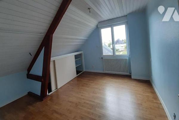 Maison 5 pièces - GUERLÉDAN / Mur-de-Bretagne (22530)

À vendre, maison familiale T5 située à...