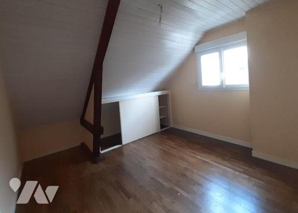 Maison 5 pièces - GUERLÉDAN / Mur-de-Bretagne (22530)

À vendre, maison familiale T5 située à...