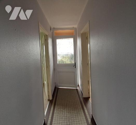 Maison 5 pièces - GUERLÉDAN / Mur-de-Bretagne (22530)

À vendre, maison familiale T5 située à...