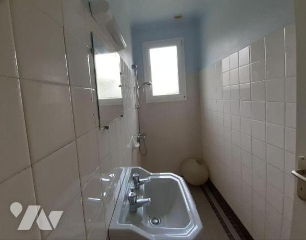 Maison 5 pièces - GUERLÉDAN / Mur-de-Bretagne (22530)

À vendre, maison familiale T5 située à...